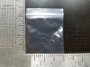 500 SACCHETTI CON GUARNIZIONE ZIP 2" x 2" TRASPARENTE 2 MIL PLASTICA RICHIUDIBILE CHIUSURA SUPERIORE MINI SACCHETTI - Foto 1 di 12