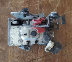 84-96 Jeep Cherokee XJ Rear Passenger Right Door Latch - Picture 1 of 6