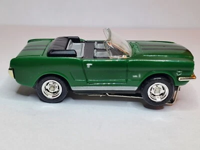 MUSTANG CONV. RAYAS VERDES/NEGRAS, HO Slot Car, ULTRA G LLANTAS/NEUMÁTICOS NUEVOS "ranurados" Foto 1 de 4