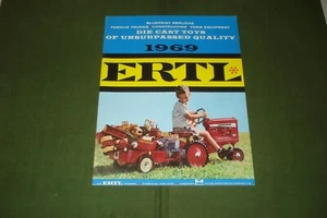 ERTL CATALOGO GIOCATTOLI PRESSOFUSI ORIGINALE 1969 - QUASI COME NUOVO - FARM TOYS - Foto 1 di 13