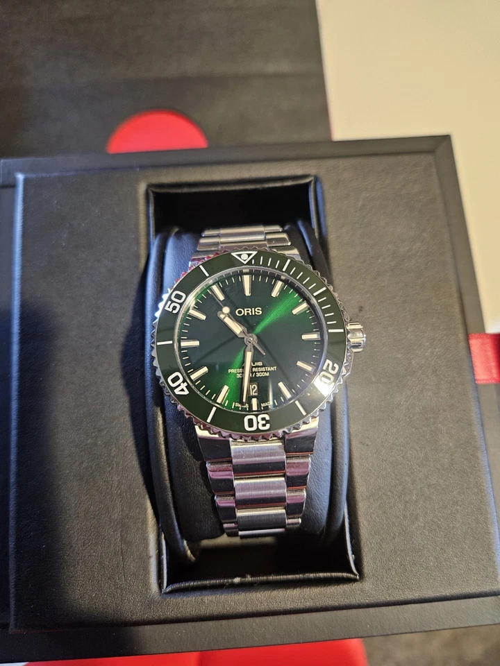 Oris Aquis Date Automatic Green Men's Watch 01 733 7766 4157-07 8 22 05PEB - Image 1 of 1