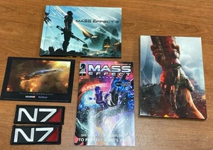 Mass Effect 3 N7 Collector's Edition Art Book + ME Invasion Comic #1 Dark Horse - Picture 1 of 3