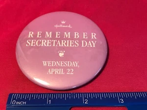 Vintage Punze Remember Secretaries Day Mittwoch April 22 Button Werbung - Bild 1 von 2