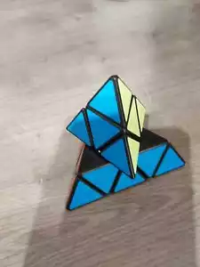 Neu YJ Moyu Pyraminx Magic Cube Best Ever Pyramid Dreieck Würfel schwarz weiß - Bild 1 von 4