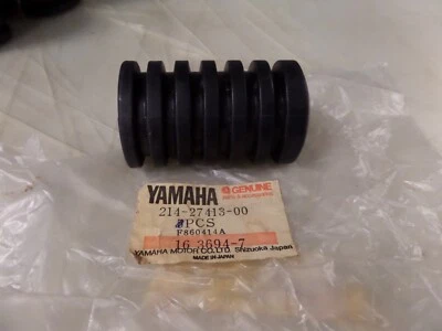 Cubierta de reposapiés NOS Yamaha OEM 74-75 DT100 69-71 DT1 214-27413-00 Foto 1 de 4