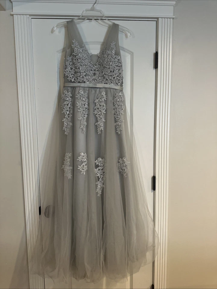 Vestido formal de graduación gris pequeño para mujer Foto 1 de 2