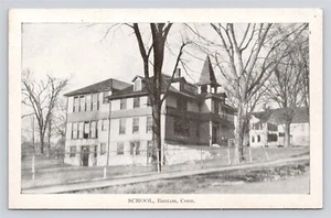 Bantam Connecticut Schulgebäude - Vintage Postkarte mit weißem Rand - Bild 1 von 2