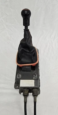 Механическая коробка передач 2002 Volkswagen Jetta GLS 1,8 л. Рычаг переключения передач для пола с кабелями - Изображение 1 из 4