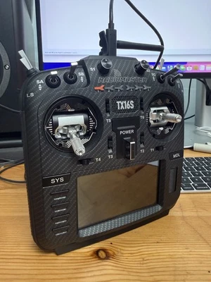 RadioMaster TX16S MKII MAX AG01 ELRS Carbono - Caja abierta Vendedor de EE. UU. Sin tarifa Foto 1 de 4
