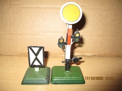 Märklin  Vorsignal 2328/O + Merktafel 2335/O - Bild 1 von 2