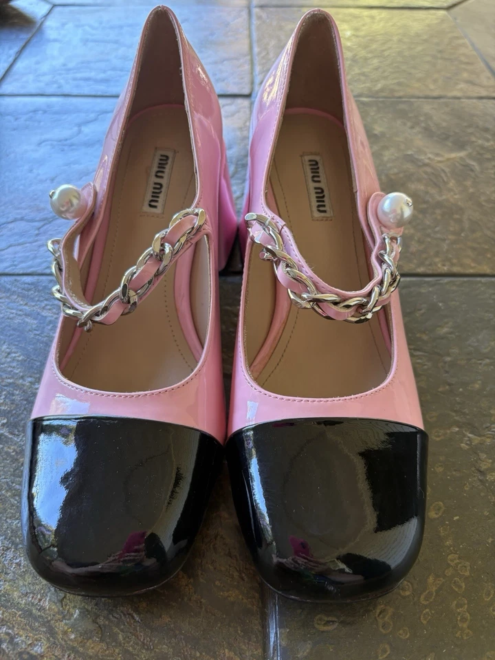 Zapatos de salón Miu Miu charol perla Mary Jane Foto 1 de 4