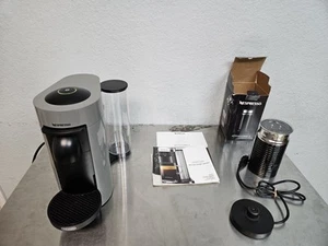 Cafetière/cafetière expresso Nespresso Vertuo Plus par De'Longhi + lait Aeroccino Fro... - Photo 1/19