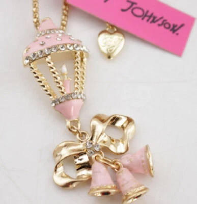 Colar pingente Betsey Johnson lâmpada nó arco jingle sinos bolsa presente grátis - Imagem 1 de 4