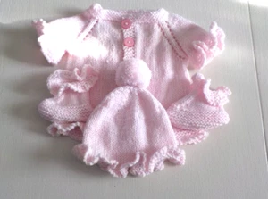 HAND KNITTED JACKET HAT AND BOOTEES ARE MADE IN A RUFFLE PATTERN 3-6MONTHS - Picture 1 of 6