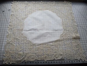 1208 Magnificent & beautiful small antique Battenburg lace table cloth - Picture 1 of 6