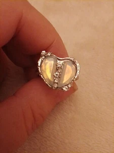 Beautiful Silver Coloured Metal Ring With Two Halves Of A Heart Of Plastic... - Picture 1 of 4