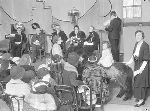 Women at opening of Bentalls Beauty Fair in Kingston March 1934 Old Photo - Foto 1 di 1