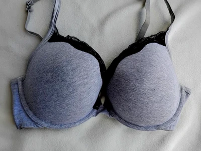 Sujetador push-up con aros con acento de encaje gris y negro Cacique talla 42D Foto 1 de 4