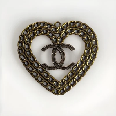 Chanel Button Heart Brassy Gold Zipper Pull CC XL 45mm - Image 1 of 3