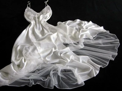 Victoria's Secret Bias-Satin Gown Luxury Lace 140" Sweep M Ivory Low V Back Vtg - Image 1 of 4