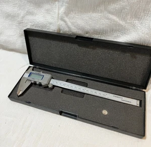 Rückführbarer Edelstahl Digital Messschieber 8" / 20,32cm innen & außen VWR - Bild 1 von 6
