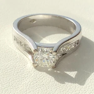 18K White Gold 1.15 CTW Round Cut & Princess Diamond Engagement Ring Size 6.25 - Picture 1 of 20