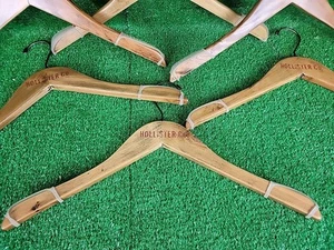 Vintage Hollister Co Holz Kleiderbügel Laden Werbung ROTES LOGO Menge 12 - Bild 1 von 6