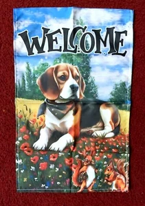 BANDERA DE PERRO BEAGLE MIRANDO ARDILLA ~ 11" X 17.5" ~ 2 CARAS ~ BIENVENIDO ~ POLIÉSTER - Imagen 1 de 1