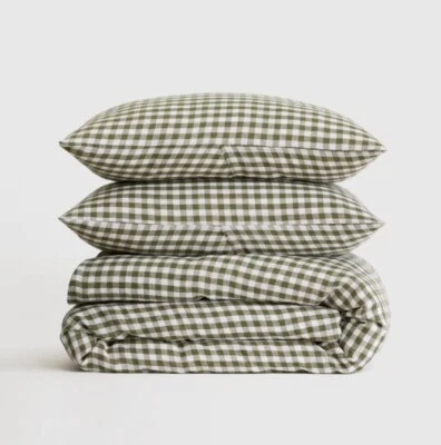 NUEVO CON ETIQUETAS JUEGO DE FUNDA NÓRDICA COMPLETA/QUEEN LINO EUROPEO QUINCE OLIVA GINGHAM PRECIO DE VENTA SUGERIDO POR EL FABRICANTE $200 Foto 1 de 4