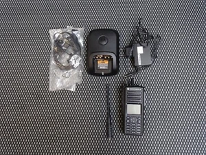 Motorola DP4800e Handfunkgerät UHF inkl. Akku, Ladegerät , Zubehör - Zdjęcie 1 z 7
