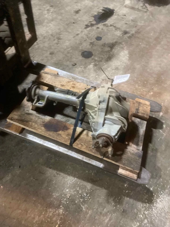 Conjunto de portador diferencial usado se adapta a: Chevrolet Suburban 1500 2014 eje delantero Foto 1 de 4