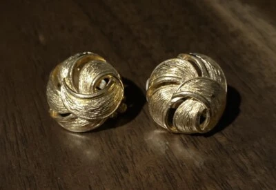 Pendientes firmados por Givenchy  Foto 1 de 4