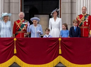 QUEEN ELIZABETH II FAMILY 1926-2022 - SEPTEMBER 9th 2022 VERY NICE PHOTO 8 X 10 - Picture 1 of 4