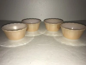 Vintage 4er Set Fire King Schalen mit Perlmutt Pfirsich Auflaufförmchen Jakobsmuschelrand - Bild 1 von 6