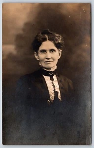 Postcard RPPC, Photo Portrait Lady Wearing Glasses Victorian Clothing Unposted - Picture 1 of 2