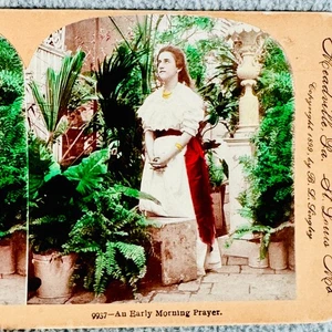 Carta Stereoview An Early Morning Prayer 1899 #9377 Keystone Pretty Girl Praying - Foto 1 di 6