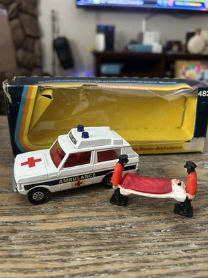 CORGI Range Rover Ambulance &EMT Stretcher 1974 VTG Vehicle  Great Britain - Image 1 of 4