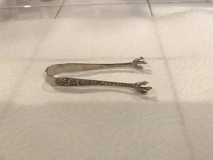 Pinzas antiguas de plata esterlina en relieve S Kirk & Son garra de azúcar pie oliva - Imagen 1 de 6
