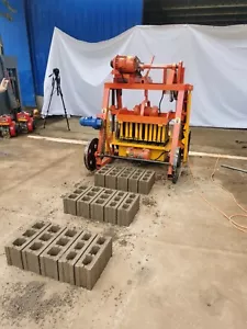 Cement Concrete Block Hollow Paver Brick Making Machine Interlock Paving Maker - Bild 1 von 20