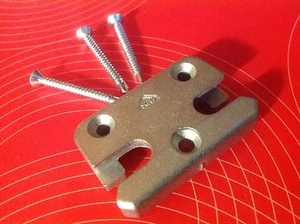 Roto 362996 Sicherheits-Schließblech Pilzkopf inkl. 3 Schrauben Veka Neu - Picture 1 of 2