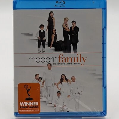 Modern Family The Complete Third Season Blu-ray 3 Disc Set Region A Brand New  - Image 1 of 4