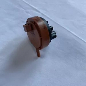 Genuine Indesit Dishwasher Pressure Switch 85/65 12V - Picture 1 of 9