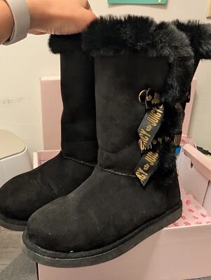 Pre-owned Womens size 7.5 black and gold juicy couture fur boots - Image 1 of 4