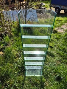 CD-Regal aus hochwertigem Glas mit Grünschliff, 113cm hoch gebraucht - Bild 1 von 11