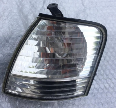 Toyota Avalon early MCX10 left hand CORNER LIGHT indicator lamp LH side - Image 1 of 4