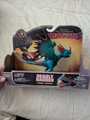 Train Your Dragon 2 2014 sin usar, en caja Deadly Nadder Power Dragon con llama encendida Httyd Foto 1 de 3