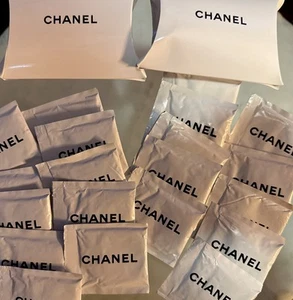 CHANEL Set of 20 Sealed Aloe Cleansing Towelette Packets Brand New - Picture 1 of 5