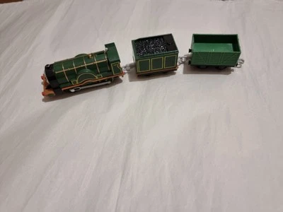 Thomas Tank & Friends Trackmaster REVOLUTION EMILY & TENDER TRAIN PLUS WAGON.,. Foto 1 de 4