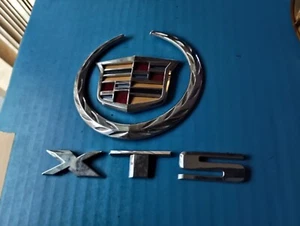 CADILLAC XTS LETTERING 2013-2019 REAR LID EMBLEM LOGO BADGE USED OEM SET  - Bild 1 von 6
