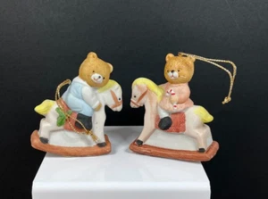 Vintage 1985 Schaukelpferd Bären Porzellan Biskuit Ornamente - 2er Set mit Box - Bild 1 von 10